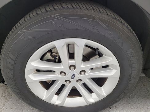 Used 2017 Ford Explorer XLT image 31