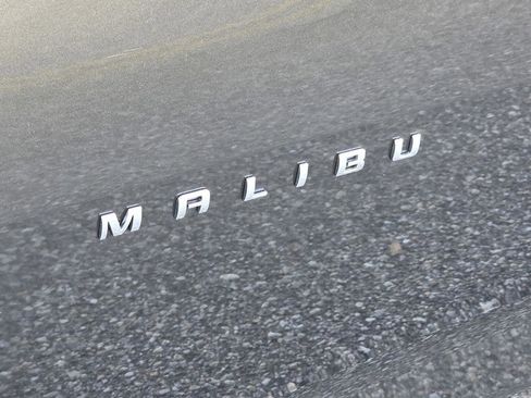 Used 2017 Chevrolet Malibu LT image 24