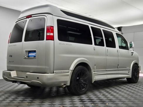 Used 2018 Chevrolet Express 2500 w/ Enhanced Convenience Package image 9
