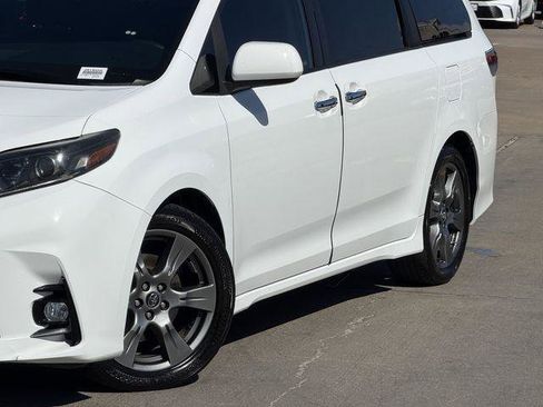 Certified 2020 Toyota Sienna SE image 3