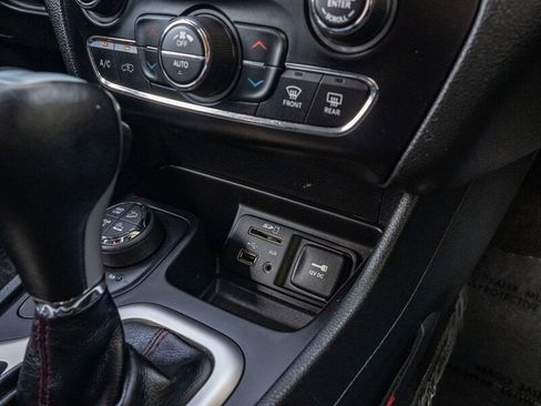 Used 2015 Jeep Cherokee Trailhawk w/ Comfort/Convenience Group image 27