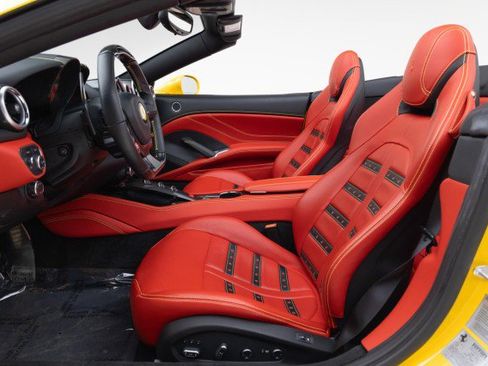 Used 2016 Ferrari California T image 24