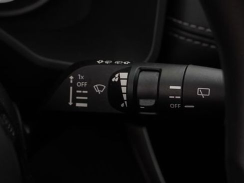 Used 2022 Nissan Rogue SV image 32