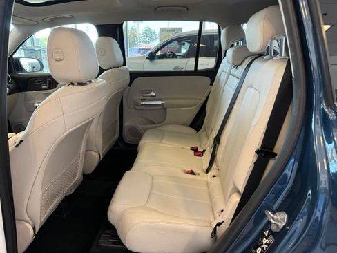 Used 2020 Mercedes-Benz GLB 250 4MATIC w/ Premium Package image 19