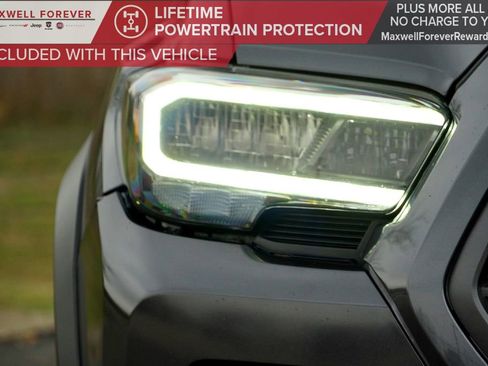 Used 2021 Toyota Tacoma TRD Off-Road image 3