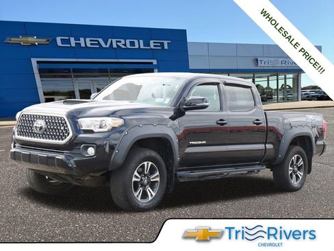 Used 2019 Toyota Tacoma TRD Sport image 1