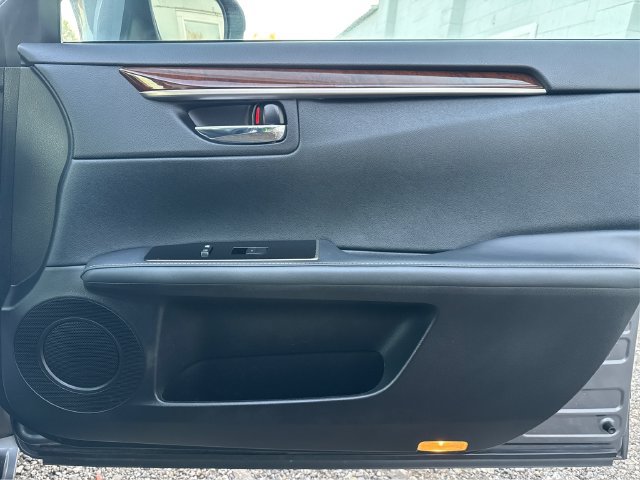 Used 2018 Lexus ES 350 w/ Luxury Package w/Wood Trim FWD image 25