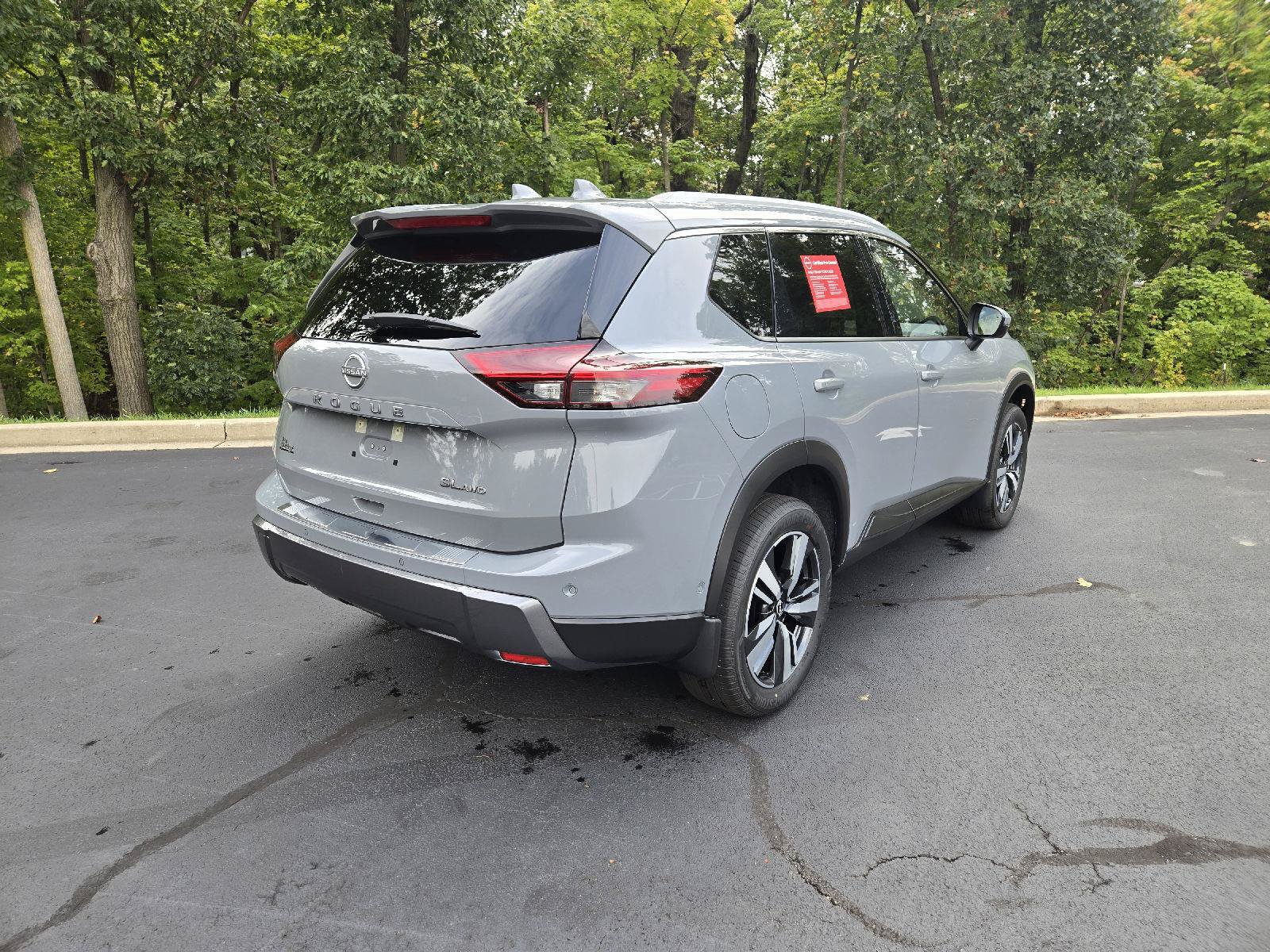 Certified 2025 Nissan Rogue SL w/ Tech Package AWD/4WD image 3