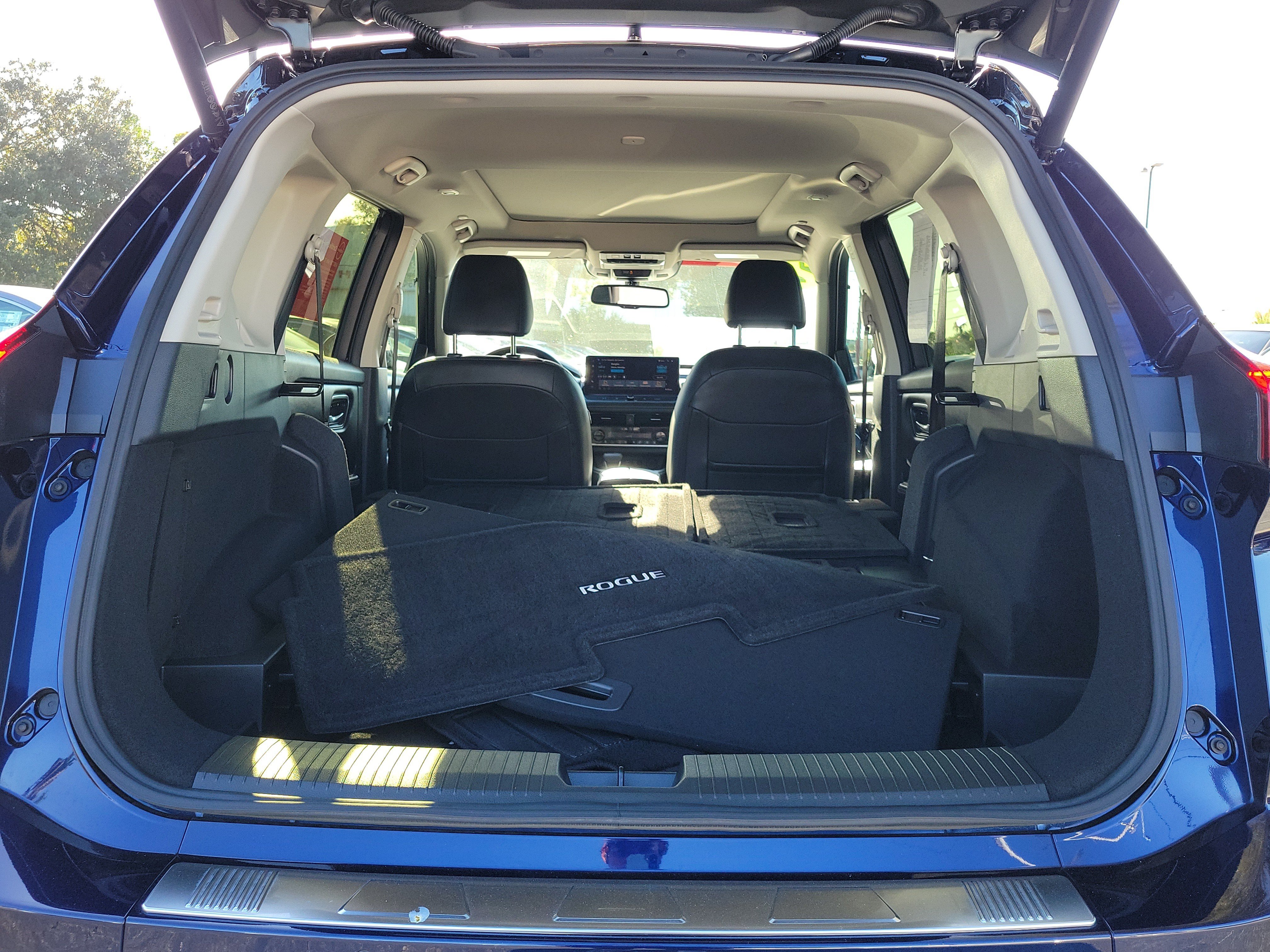 Certified 2025 Nissan Rogue Platinum w/ Platinum Premium Package FWD image 7
