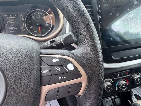 Used 2016 Jeep Cherokee Sport image 39