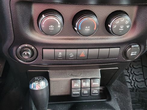Used 2016 Jeep Wrangler Sport w/ Quick Order Package 24S AWD/4WD image 18