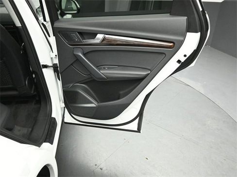 Used 2018 Audi Q5 Prestige w/ Prestige Package image 30