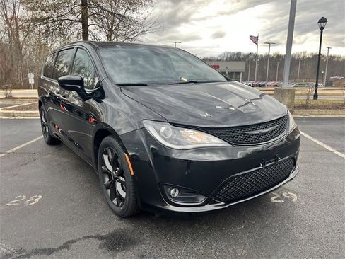 Used 2019 Chrysler Pacifica Touring Plus w/ S Appearance Package image 42