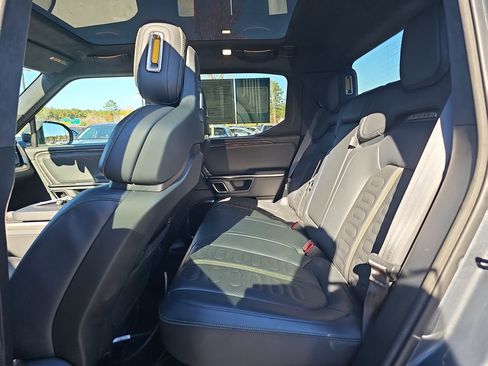 Used 2022 Rivian R1T Launch Edition image 19