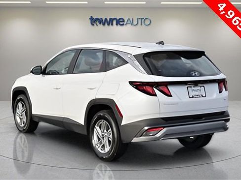 Used 2025 Hyundai Tucson SE image 4