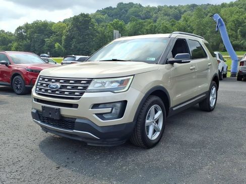 Used 2017 Ford Explorer XLT AWD/4WD image 1