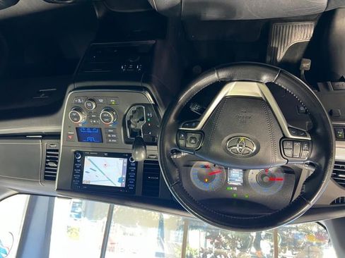 Used 2019 Toyota Sienna SE Premium image 21