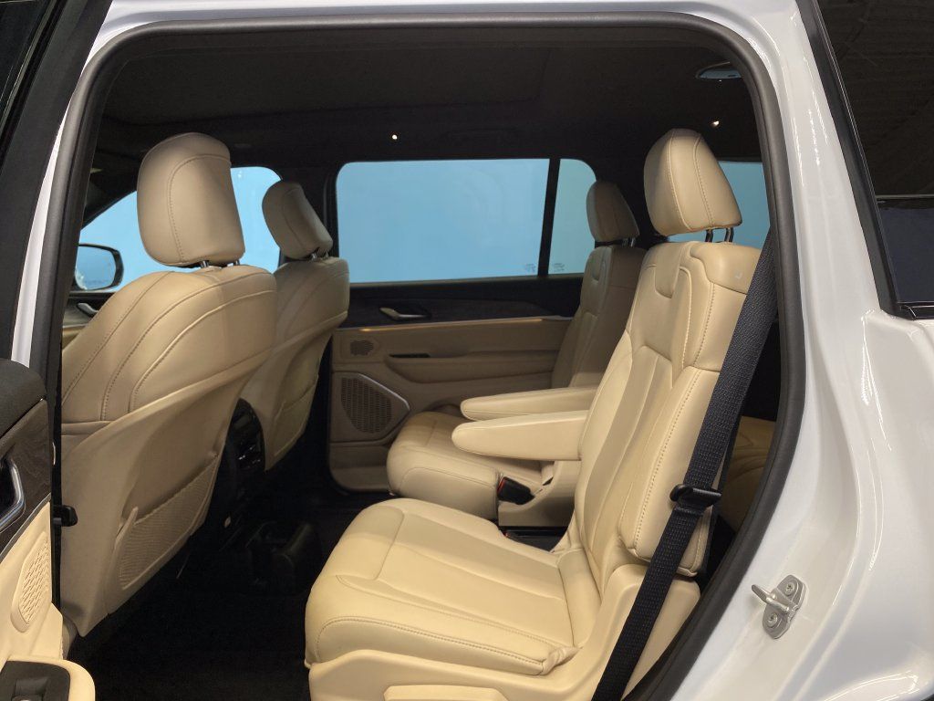 Certified 2025 Jeep Grand Cherokee L Limited w/ Black Appearance Package AWD/4WD image 26
