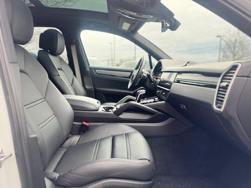 Used 2023 Porsche Cayenne S Platinum image 19