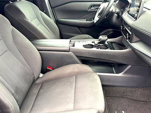 Used 2024 Nissan Rogue S image 23