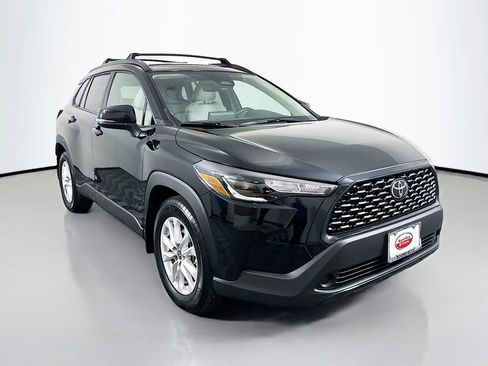 Certified 2025 Toyota Corolla Cross LE FWD image 3