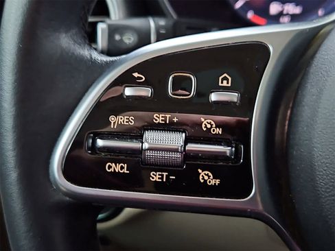 Used 2022 Mercedes-Benz GLC 300 4MATIC image 25