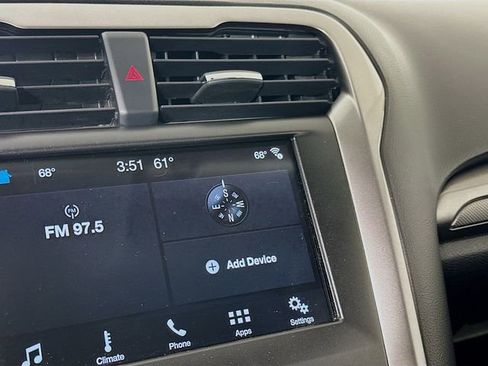 Used 2018 Ford Fusion SE w/ Fusion SE Technology Package image 14