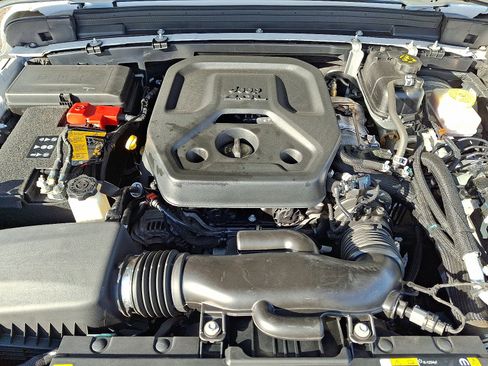 Used 2023 Jeep Wrangler Sport image 27