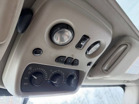 Used 2004 Cadillac Escalade ESV Platinum image 28