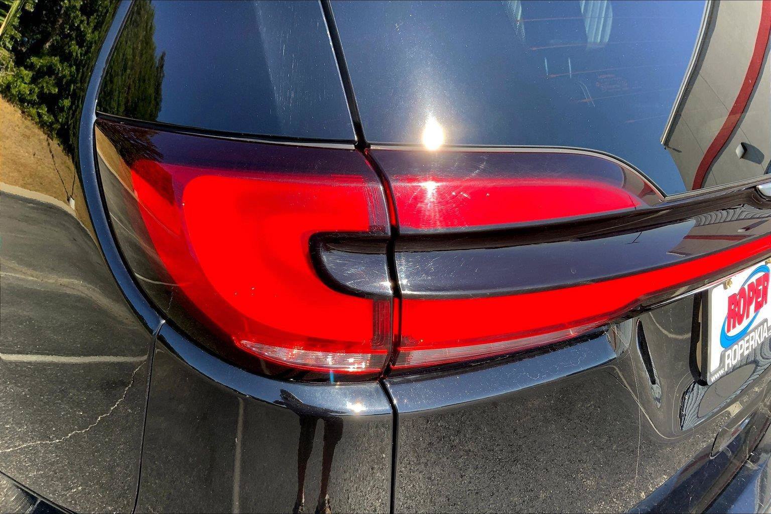 Used 2024 Chrysler Pacifica Touring-L FWD image 29