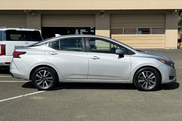 Used 2025 Nissan Versa SV FWD image 3