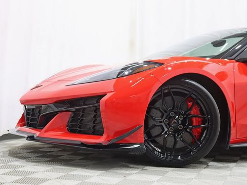 Used 2024 Chevrolet Corvette Z06 w/ Z07 Performance Package RWD image 3