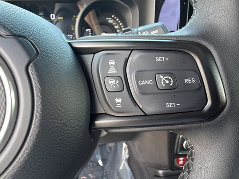 Used 2025 Jeep Wrangler Unlimited Rubicon 4xe AWD/4WD image 29