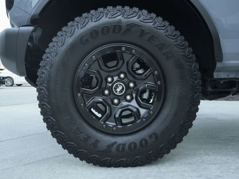 Used 2023 Ford Bronco Wildtrak image 30