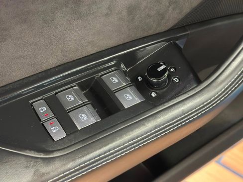 Used 2019 Audi e-tron Prestige w/ Prestige Package image 22