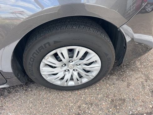 Used 2012 Toyota Camry LE image 3