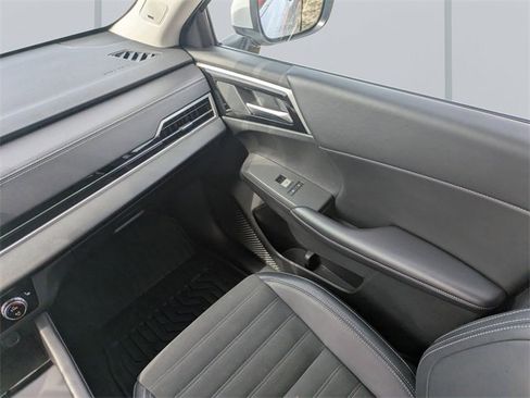 Used 2024 Mitsubishi Outlander SE image 18