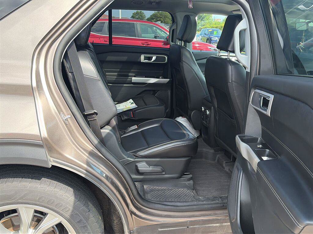 Used 2021 Ford Explorer XLT w/ Equipment Group 202A AWD/4WD image 27