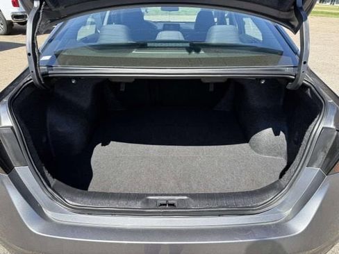 Used 2024 Nissan Altima 2.5 SV FWD image 8