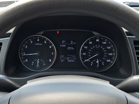 Used 2017 Hyundai Elantra SE FWD image 21