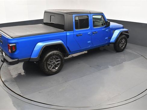 New 2025 Jeep Gladiator Sport image 17
