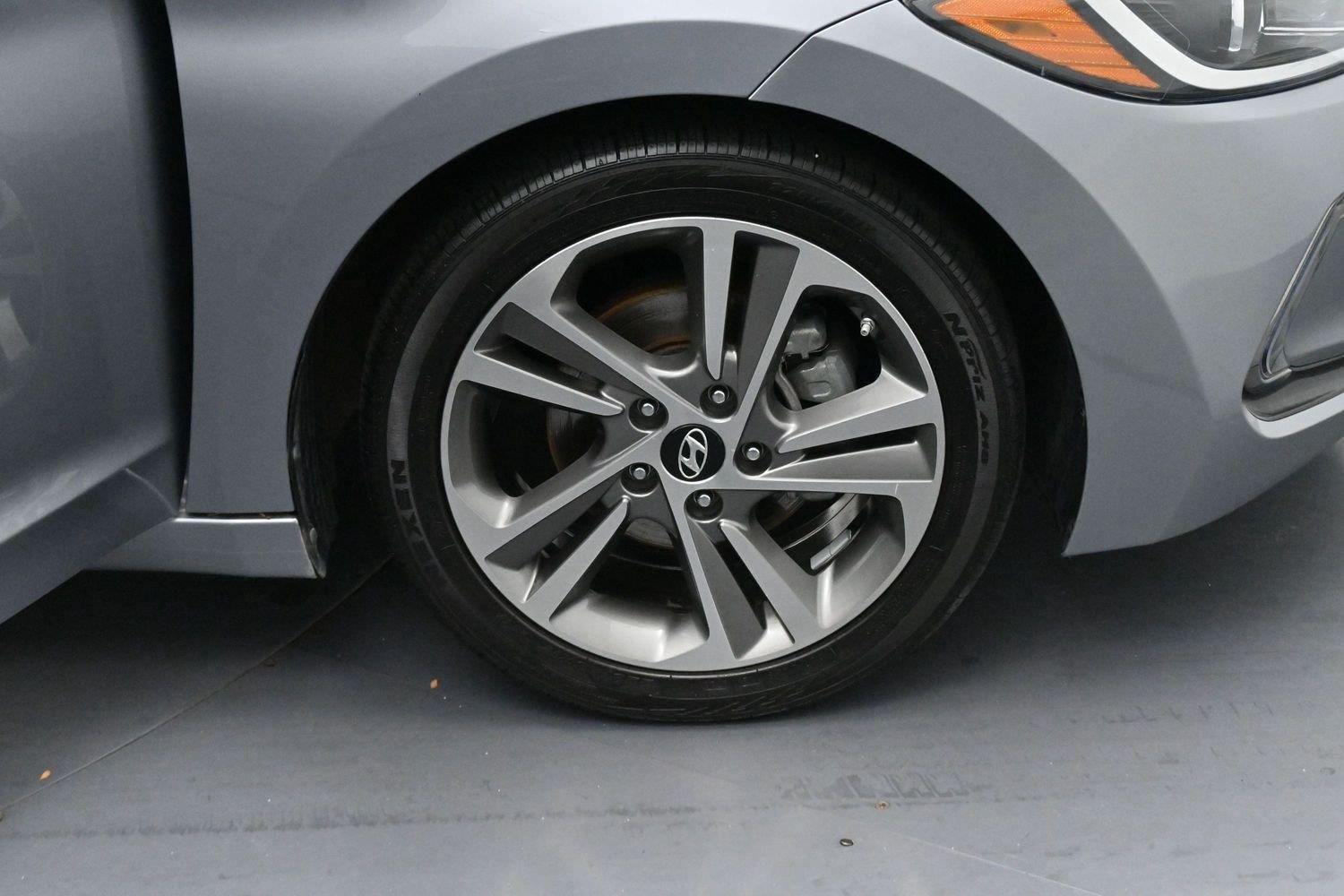 Used 2017 Hyundai Elantra Limited FWD image 30