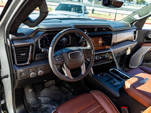 Used 2026 GMC Sierra 3500 Denali Ultimate image 17