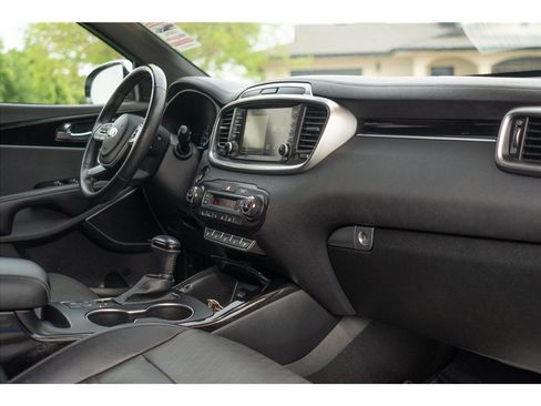 Used 2019 Kia Sorento SX FWD image 43