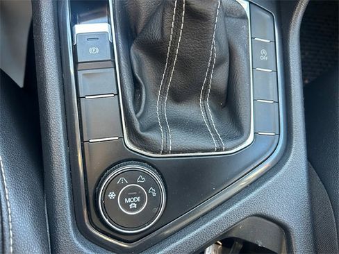 Used 2022 Volkswagen Tiguan SE image 27