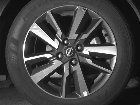 Used 2025 Nissan Versa SV FWD image 13
