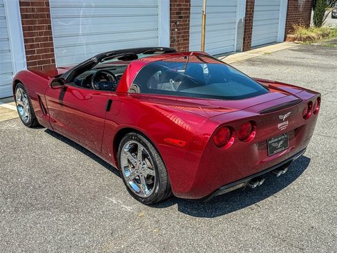 Used 2007 Chevrolet Corvette Coupe w/ Preferred Equipment Group RWD image 23