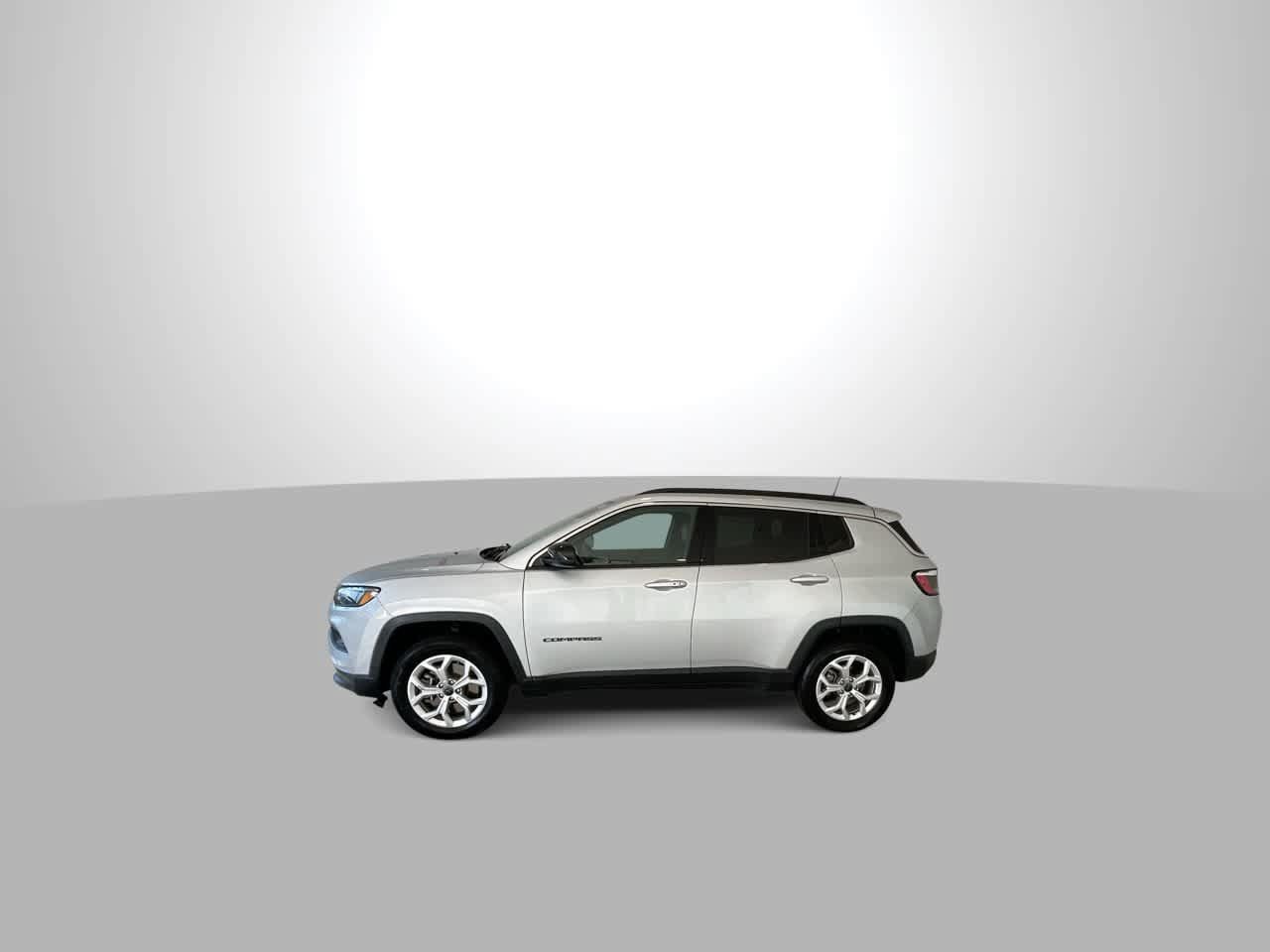 Used 2025 Jeep Compass Latitude AWD/4WD image 5