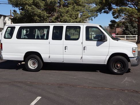 Used 2012 Ford E-350 and Econoline 350 XLT image 3