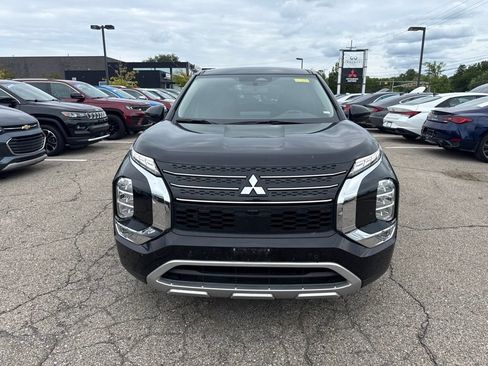 Used 2024 Mitsubishi Outlander SE FWD image 2